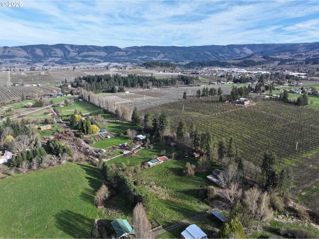 2739 WYEAST Rd, Hood River, OR 97031