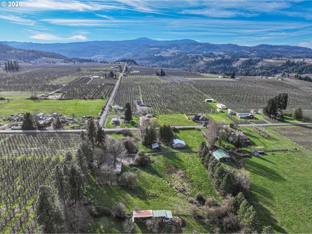 2739 WYEAST Rd, Hood River, OR 97031