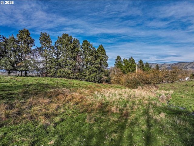 2739 WYEAST Rd, Hood River, OR 97031