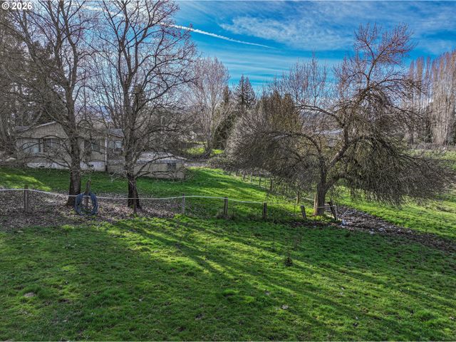 2739 WYEAST Rd, Hood River, OR 97031