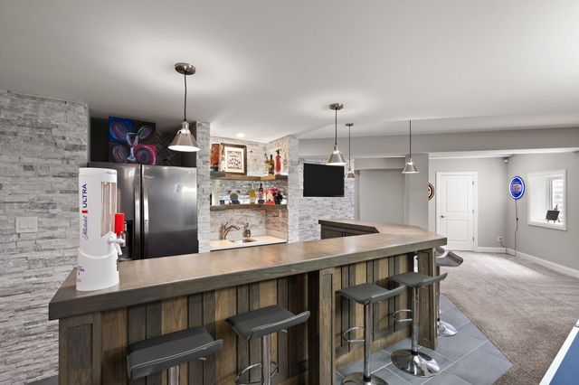 1977 Louis Drive, Crown Point, IN 46307