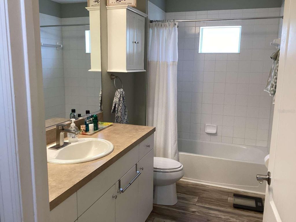 Image 14 of property listing at 11711 CRAWFORD PARRISH LANE, Parrish, FL 34219