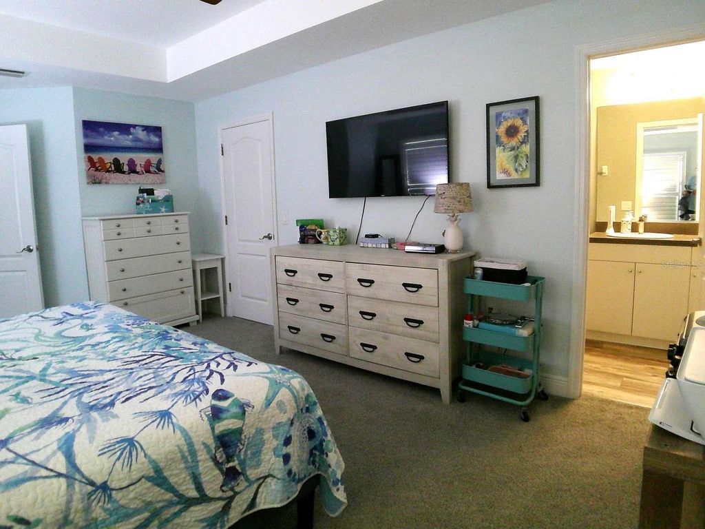 Image 9 of property listing at 11711 CRAWFORD PARRISH LANE, Parrish, FL 34219