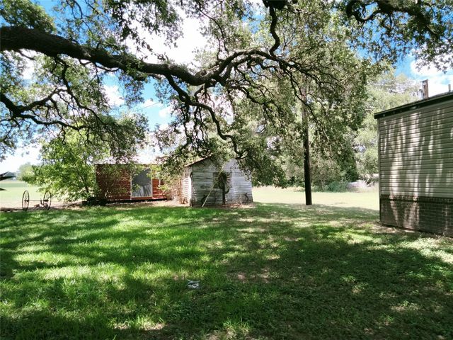 2123 W Us Highway 90, Schulenburg, TX 78956
