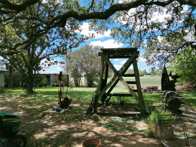 2123 W Us Highway 90, Schulenburg, TX 78956