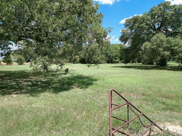 2123 W Us Highway 90, Schulenburg, TX 78956