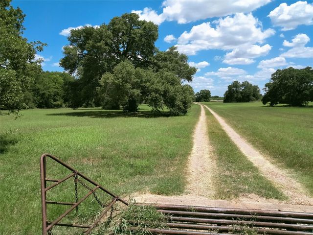 2123 W Us Highway 90, Schulenburg, TX 78956