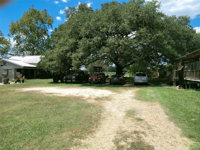 2123 W Us Highway 90, Schulenburg, TX 78956