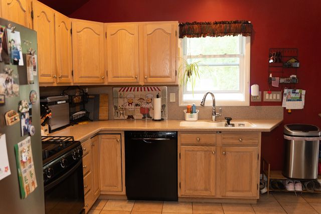 1280 S Cora Street, Des Plaines, IL 60018