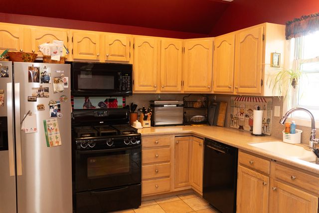 1280 S Cora Street, Des Plaines, IL 60018