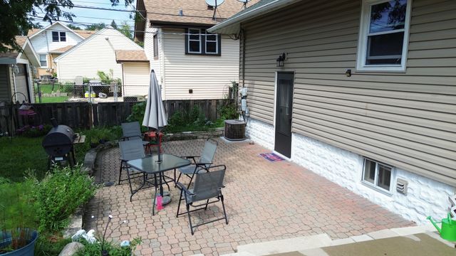1280 S Cora Street, Des Plaines, IL 60018