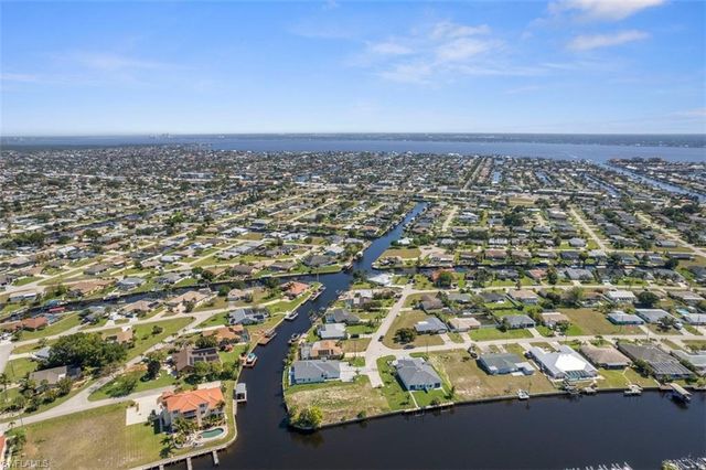 1105 SE 38th ST, Cape Coral, FL 33904