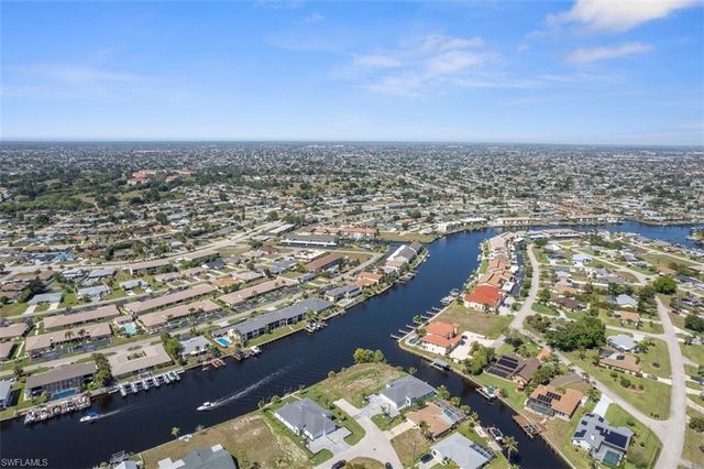 1105 SE 38th ST, Cape Coral, FL 33904