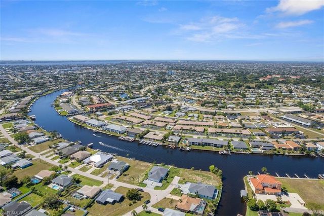 1105 SE 38th ST, Cape Coral, FL 33904