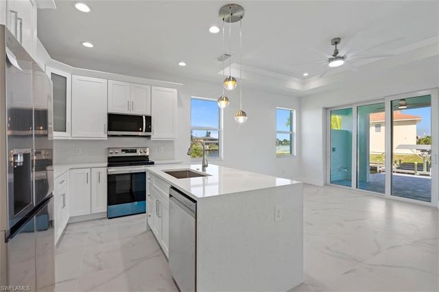 1105 SE 38th ST, Cape Coral, FL 33904