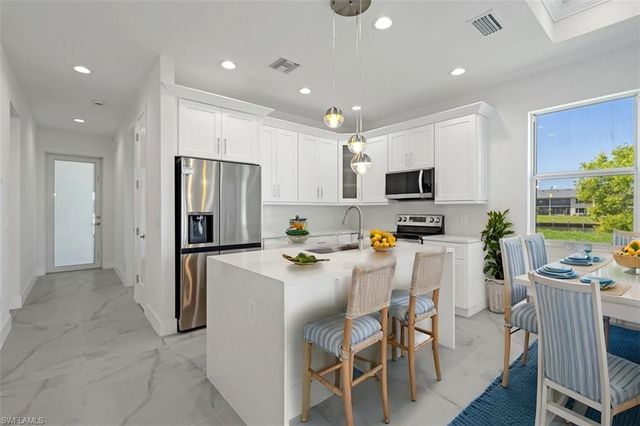 1105 SE 38th ST, Cape Coral, FL 33904