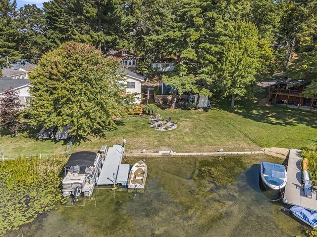 6271 10th Street, Twin Lake, MI 49457
