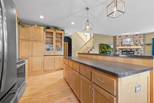 618 Tupelo Way, Chaska, MN 55318