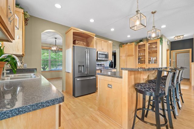 618 Tupelo Way, Chaska, MN 55318