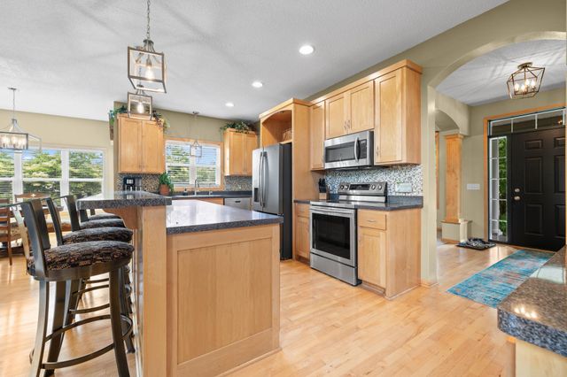 618 Tupelo Way, Chaska, MN 55318