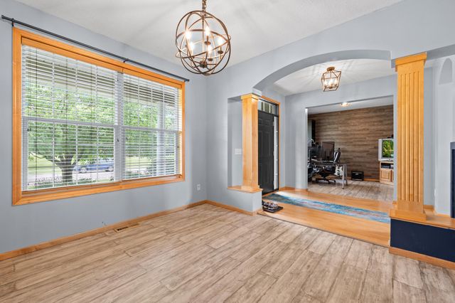 618 Tupelo Way, Chaska, MN 55318