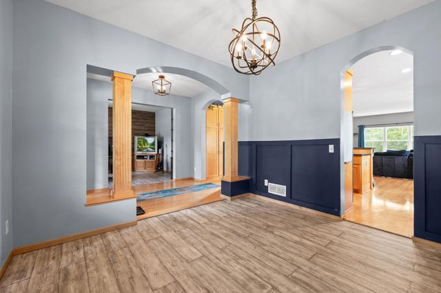 618 Tupelo Way, Chaska, MN 55318