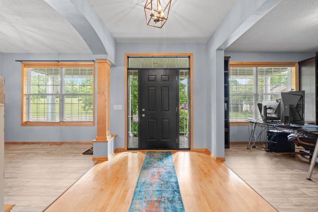 618 Tupelo Way, Chaska, MN 55318