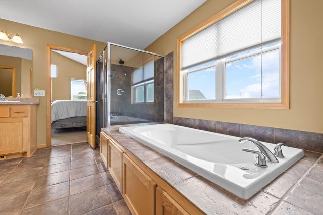 618 Tupelo Way, Chaska, MN 55318