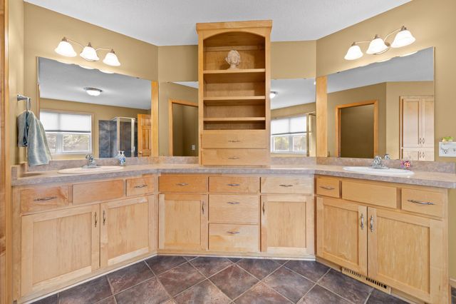 618 Tupelo Way, Chaska, MN 55318