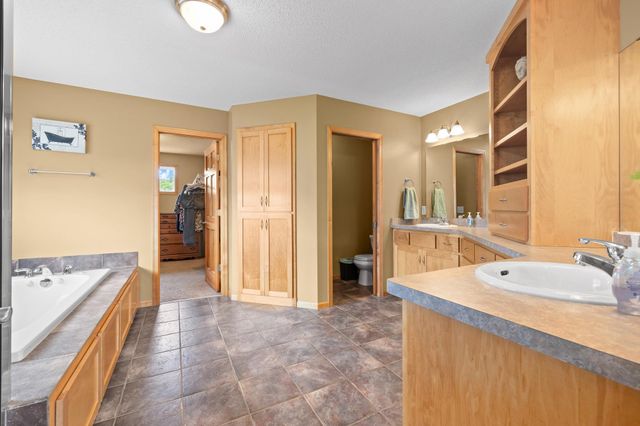 618 Tupelo Way, Chaska, MN 55318