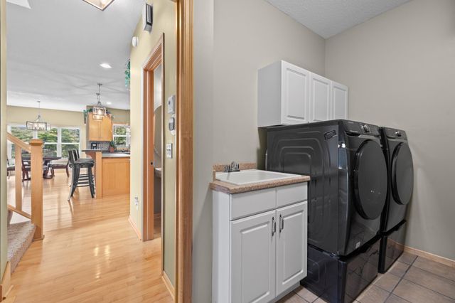 618 Tupelo Way, Chaska, MN 55318