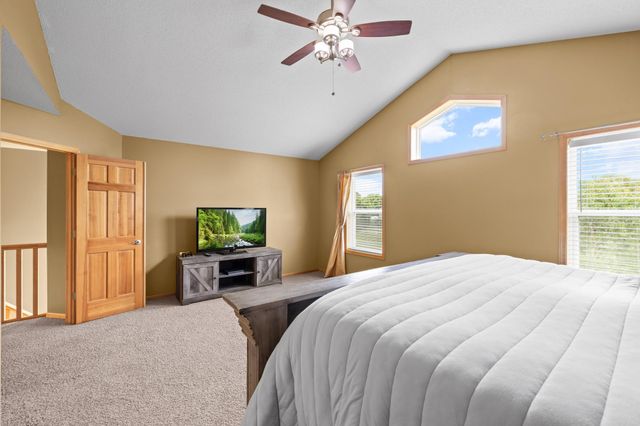618 Tupelo Way, Chaska, MN 55318