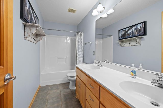 618 Tupelo Way, Chaska, MN 55318