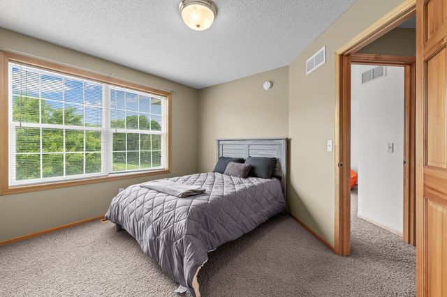 618 Tupelo Way, Chaska, MN 55318
