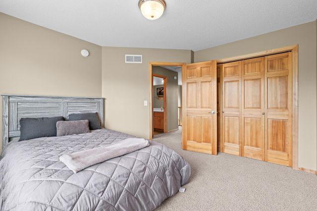 618 Tupelo Way, Chaska, MN 55318