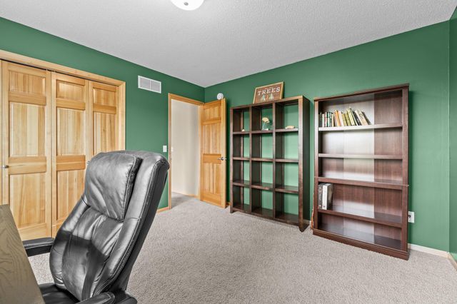 618 Tupelo Way, Chaska, MN 55318