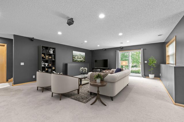 618 Tupelo Way, Chaska, MN 55318
