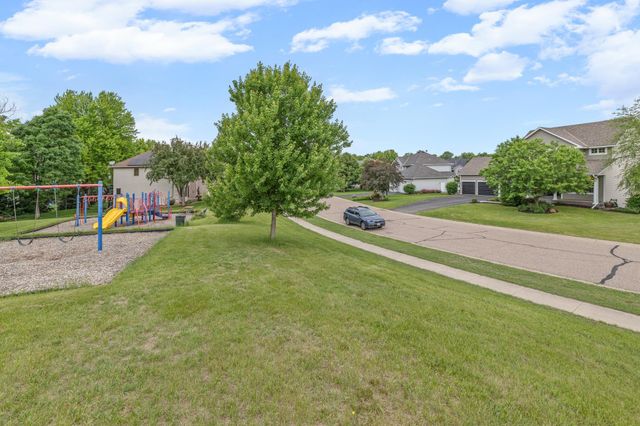 618 Tupelo Way, Chaska, MN 55318