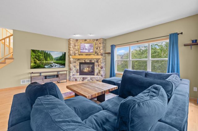 618 Tupelo Way, Chaska, MN 55318