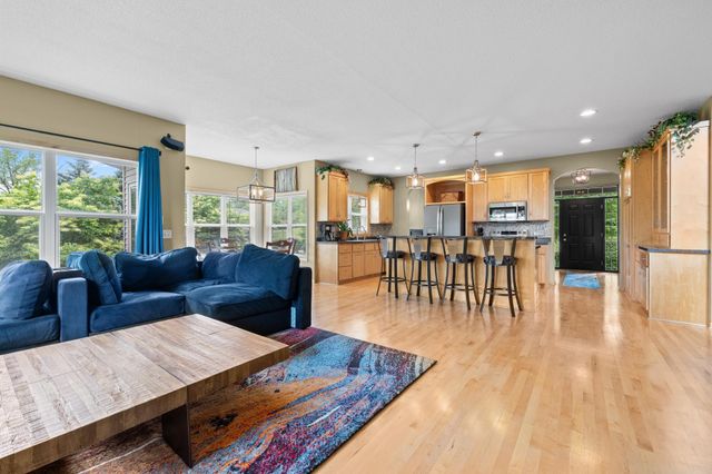 618 Tupelo Way, Chaska, MN 55318