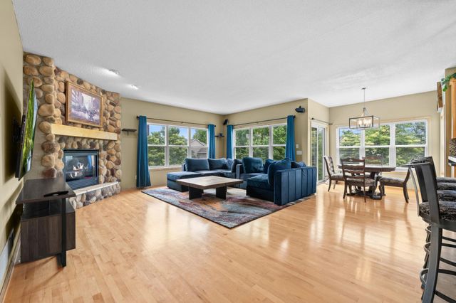 618 Tupelo Way, Chaska, MN 55318