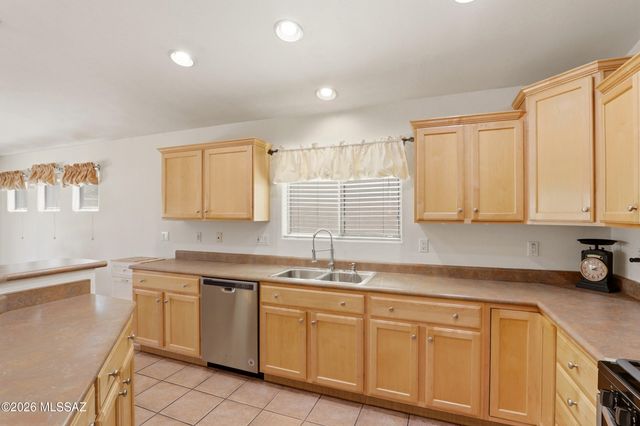 10490 E Oakbrook Street, Tucson, AZ 85747