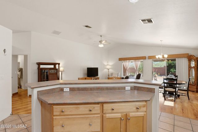 10490 E Oakbrook Street, Tucson, AZ 85747