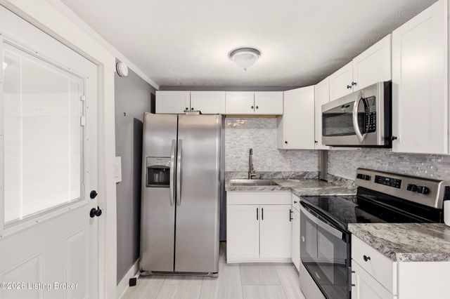 3322 Algonquin Pkwy, Louisville, KY 40211