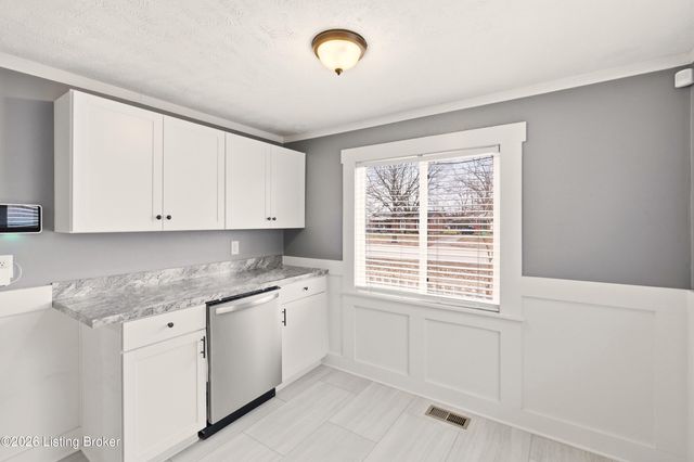 3322 Algonquin Pkwy, Louisville, KY 40211