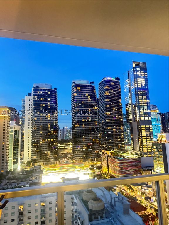 1111 SW 1st Ave 2721-N, Miami, FL 33130