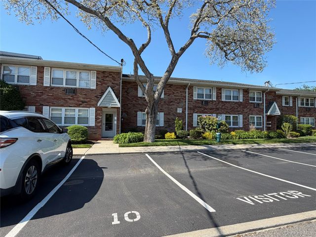 100 Connetquot Avenue 10, East Islip, NY 11730