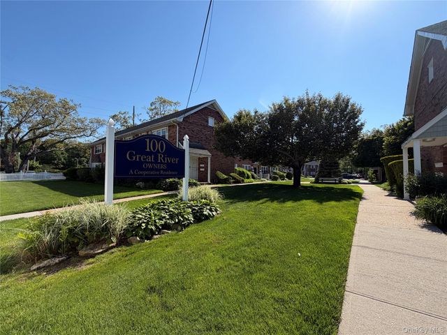 100 Connetquot Avenue 10, East Islip, NY 11730