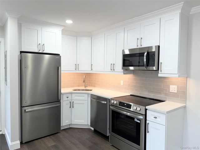 100 Connetquot Avenue 10, East Islip, NY 11730