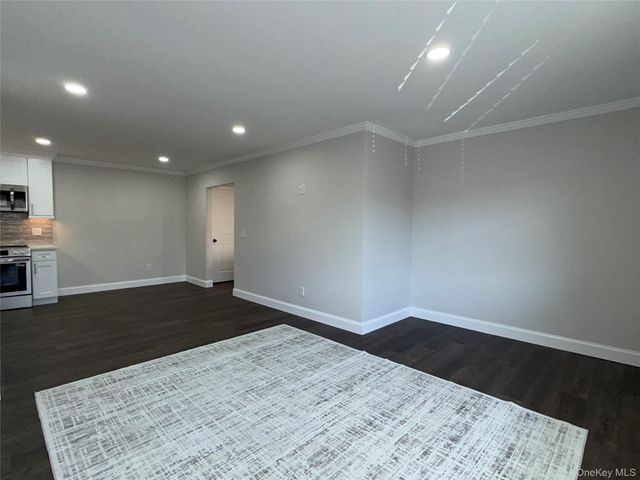 100 Connetquot Avenue 10, East Islip, NY 11730